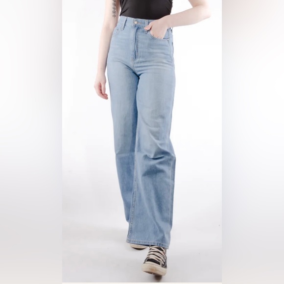 Brand New Levi’s High Loose Jeans - Picture 1 of 3